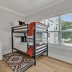 Ensemble-4 Unit Combo-8 Mins To Broadway Holiday home Nashville
