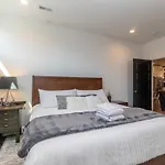 Holiday home Broadway Breeze Escape Modern Comfort *