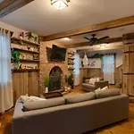 Holiday home New Playground Hot Tub Games And Broadway Buzz Nashville