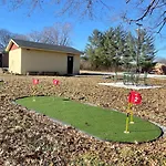 Paradise Found With Pool And Hot Tub