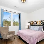 Emerald Overlook - Skyline Views & Rooftop Patio