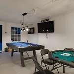 Holiday home New Playground Hot Tub Games And Broadway Buzz
