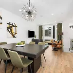 Emerald Overlook - Skyline Views & Rooftop Patio Holiday home