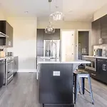 Rooftop Views 4Br 4Ba 7 Beds Near Broadway