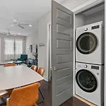 Chic Near Downtown Sleeps 14 Nashville