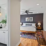 Holiday home Walk & Bike-stunning Natural Light! 13 Mins To Downtown Nashville