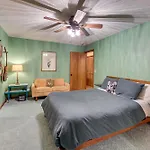 Holiday home Music-themed Family Home! 13 Mi To Dtwn *