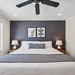 Walk & Bike-stunning Natural Light! 13 Mins To Downtown