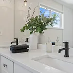 Walk & Bike-stunning Natural Light! 13 Mins To Downtown Nashville
