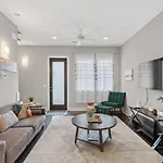 Holiday home Chic Near Downtown Sleeps 14 Nashville