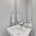Chic Near Downtown Sleeps 14 *