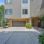 Walk & Bike-Stunning Natural Light! 13 Mins To Downtown