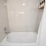 Walk & Bike-stunning Natural Light! 13 Mins To Downtown Holiday home *
