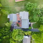 New Playground Hot Tub Games And Broadway Buzz Holiday home Nashville