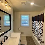 Paradise Found With Pool And Hot Tub