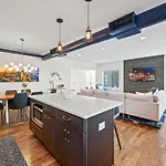 Walk & Bike-stunning Natural Light! 13 Mins To Downtown Holiday home