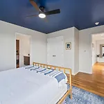 Walk & Bike-stunning Natural Light! 13 Mins To Downtown Holiday home *
