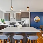 Holiday home Walk & Bike-stunning Natural Light! 13 Mins To Downtown