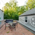 Holiday home New Playground Hot Tub Games And Broadway Buzz