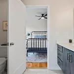 Walk & Bike-stunning Natural Light! 13 Mins To Downtown Holiday home Nashville