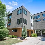 Walk & Bike-stunning Natural Light! 13 Mins To Downtown Holiday home Nashville