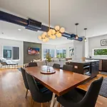 Holiday home Walk & Bike-stunning Natural Light! 13 Mins To Downtown *
