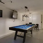 New Playground Hot Tub Games And Broadway Buzz Holiday home *