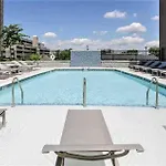 -new-the Nash Luxe, Pool, Gym, Nightlife! Apartment *