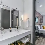 Oasis At The Muse Modern 2br With Balcony & Rooftop Views *