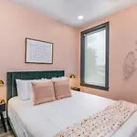 Apartment Oasis At The Muse Modern 2br With Balcony & Rooftop Views *