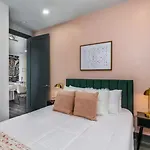 Oasis At The Muse Modern 2br With Balcony & Rooftop Views Apartment *