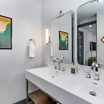 Oasis At The Muse Modern 2br With Balcony & Rooftop Views Apartment