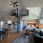 Walk To Broadway - Free Gated Parking - Cozy Condo