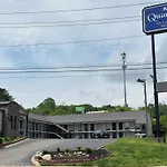 Quarters Inn & Suites
