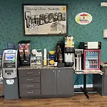 Super 8 By Wyndham Nashville Near Downtown / I-40