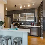 Artsy Extended Retreat Downtown *