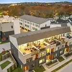 New Lux Townhome 6 Mins To Dt Rooftop Sleeps 12