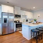 Holiday home Mesmerize Melrose - 5 Mins To Broadway - Rooftop Deck *