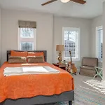 Holiday home Cultured Coach - Music Row - Mins To Downtown *