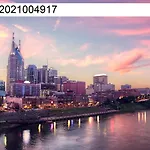 New Luxe 4Br 12 Beds - Roofdeck Views - Chefs Kitchen