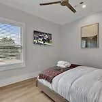Holiday home Ensemble-4 Unit Combo-8 Mins To Broadway