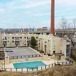 Cumberland River Views Walk To Broadway Downtown Stadium Rockin Riverfront