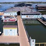 Cumberland Emerald - Walk To Dining