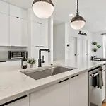 Spacious - 2 Homes, 15 Guests *