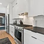 Spacious - 2 Homes, 15 Guests Holiday home