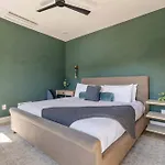The Linden - Rooftop Views Refined Design New