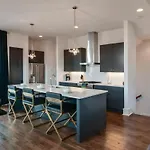 Luxury - The Gulch - Private Rooftop Holiday home