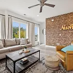 New Nash Modern Luxurious Space W Rooftop Views Holiday home Nashville