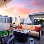 Printer's Alley Vibes Rooftop Fire Deck Karaoke Holiday home Nashville