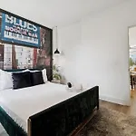 New Nash Modern Luxurious Space W Rooftop Views Holiday home Nashville